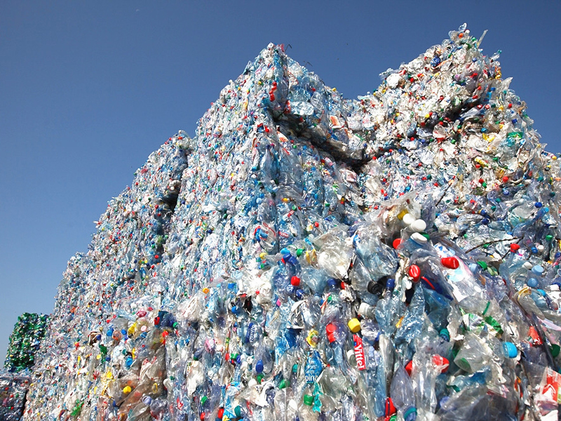 a.-Màquina-recicladora-d'ampolles de plàstic